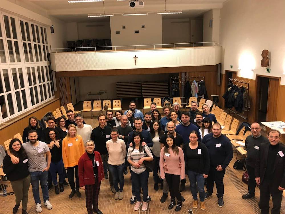 I partecipanti a un corso fidanzati, appartenenti a un gruppo di nuova generazione emigrata a Basilea
